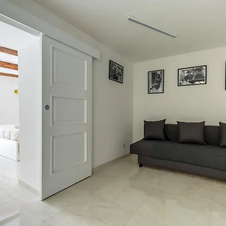 Umberto's Nest At Toledo Apartment