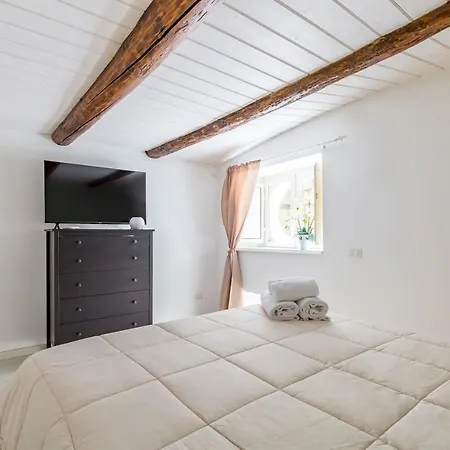 Umberto's Nest At Toledo Apartment