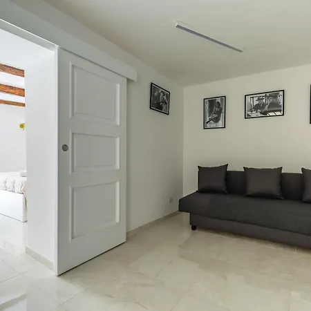 Апартаменты Umberto's Nest At Toledo Неаполь